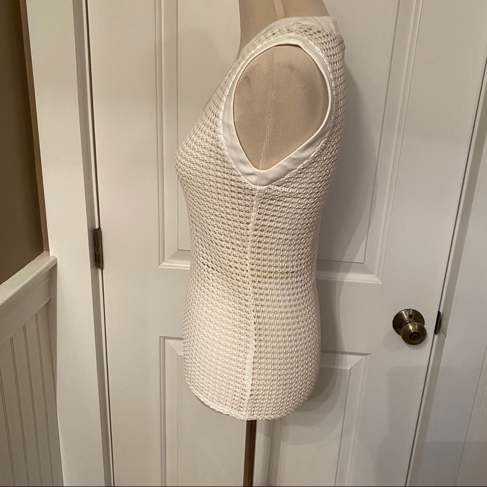 DREW NEW TOP WHITE SLEEVELESS V-NECK JAPANESE RIBBON DECKER SIZE S - Picture 2 of 5